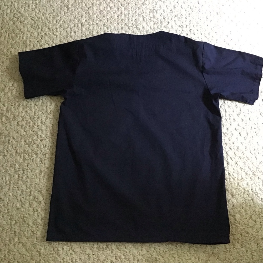 Men's V-Neck Scrub Top - Black - Picture 4 of 4